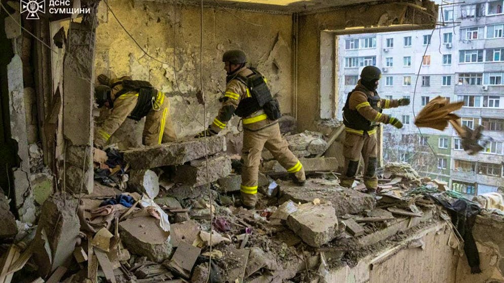 HANDOUT - A destroyed residential building in Sumy. Photo: Uncredited/Ukrainian Emergency Service/AP/dpa/Archive image - ATTENTION: For editorial use only and only with full attribution of the above credit