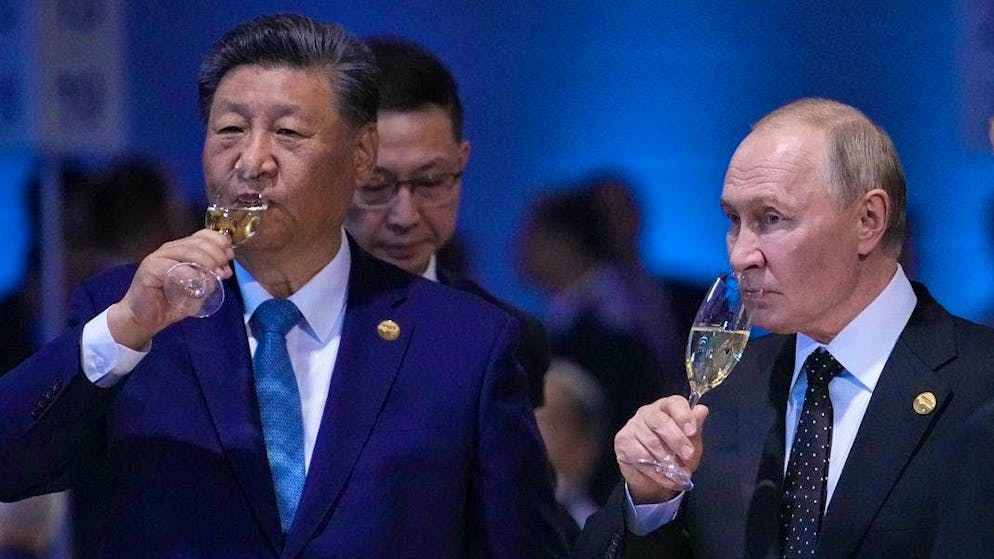 Presidents Xi Jinping (left) and Vladimir Putin in Kazan, Russia, in October: what will China do if the USA lets Russia have its way in Eastern Europe?