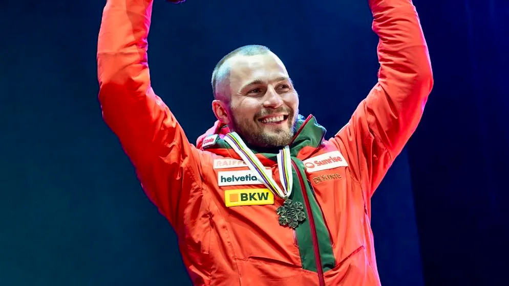 Ski alpin : coiffure équipe de Suisse. Médaillé de bronze de la descente, Alexis Monney avait déjà perdu ses cheveux après son podium à Kitzbühel.