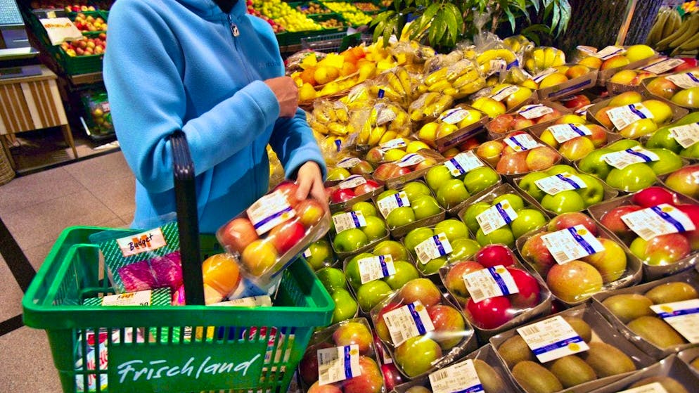 Migros and Coop want to attract shoppers with cheaper organic products.