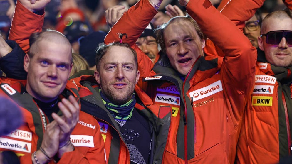 Haare ab bei den Schweizer Ski-Crakcs.