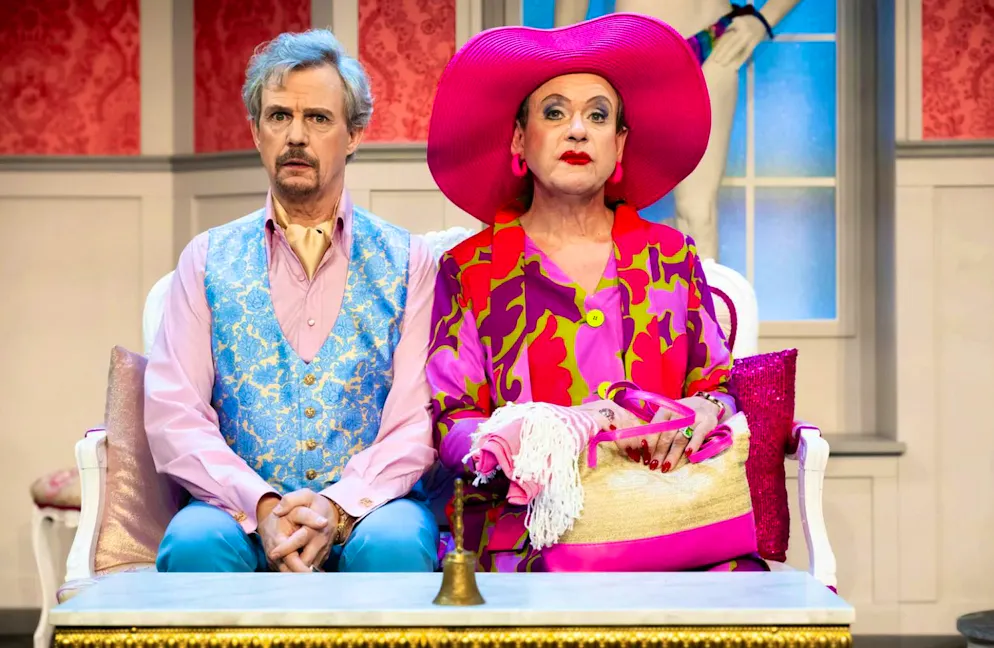 Hubert Spiess (left) and Erich Vock have been together for 32 years and have often stood and sat on stage together during this time - including in the play "A Cage Full of Fools" at the Bernhard Theater in Zurich in 2024. Now the couple are retiring.