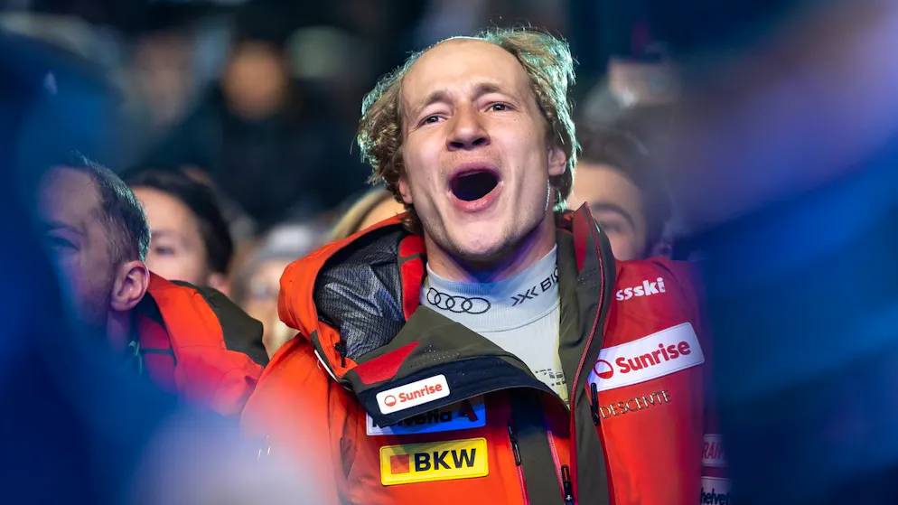 Dopo le varie vittorie. Acconciature folli per Odermatt e compagni alla cerimonia di premiazione di Saalbach