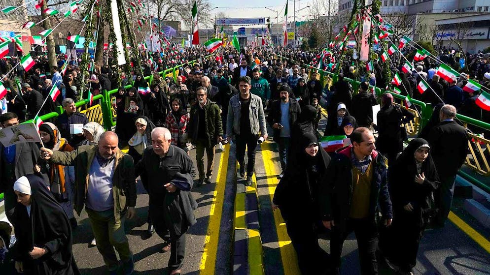 ARCHIVE - Iranians take part in the annual rally to commemorate the 1979 Islamic Revolution on Asadi (Freedom) Street. Photo: Vahid Salemi/AP/dpa