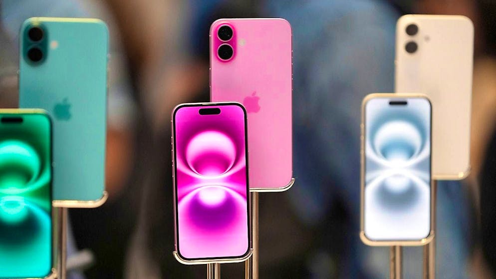 Apple's iPhones have gained further market share in Switzerland. Around half of all smartphone owners used a model from the US giant last year. (archive picture)