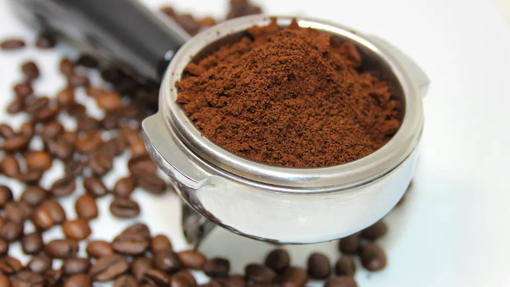 Braune Wunderwaffe. Darum solltest du Kaffeesatz keinesfalls wegwerfen