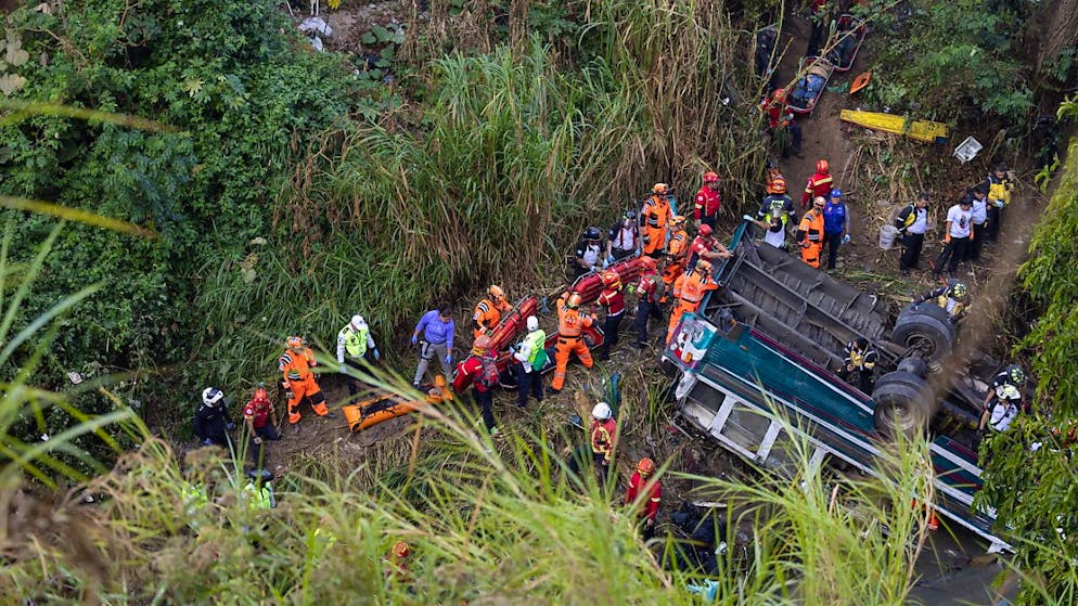 L'autocar a chuté du pont de Belize, le principal pont pour entrer dans la vielle de Guatemala par sa partie nord et nord-est.