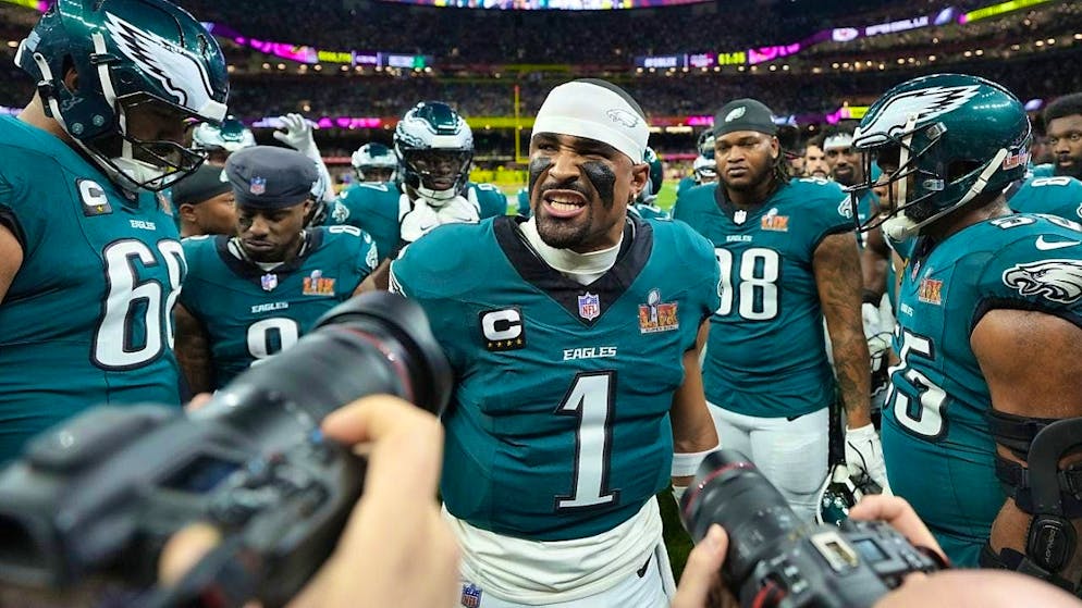 Jalen Hurts, quarterback of the Philadelphia Eagles, leads his team to win the Super Bowl.