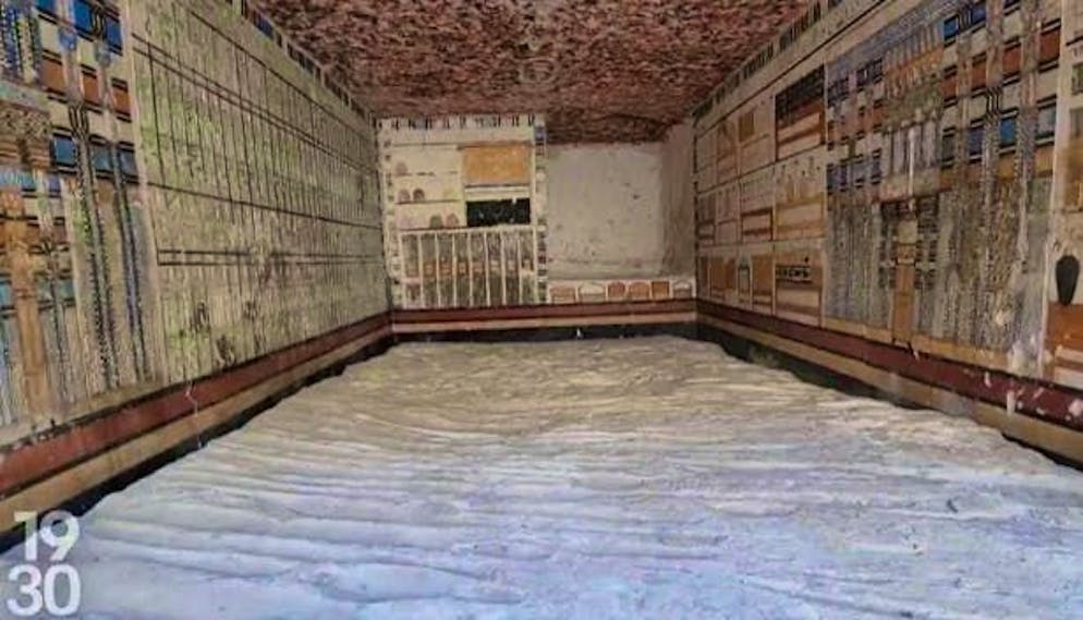 The preservation of the colors on the ceiling and walls of the resting place is impressive.