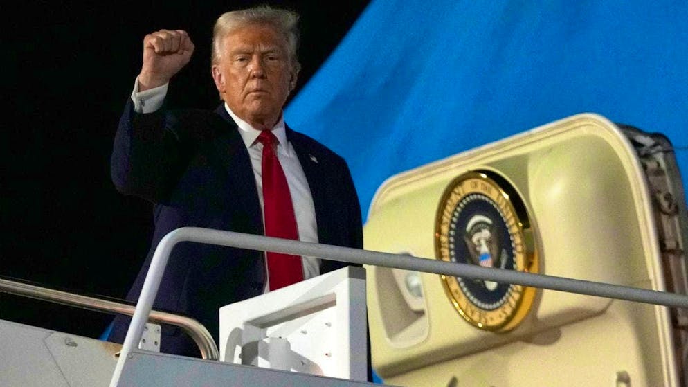 US President Donald Trump boards Air Force One at the Naval Air Station Joint Reserve Base in New Orleans. Photo: Ben Curtis/AP/dpa