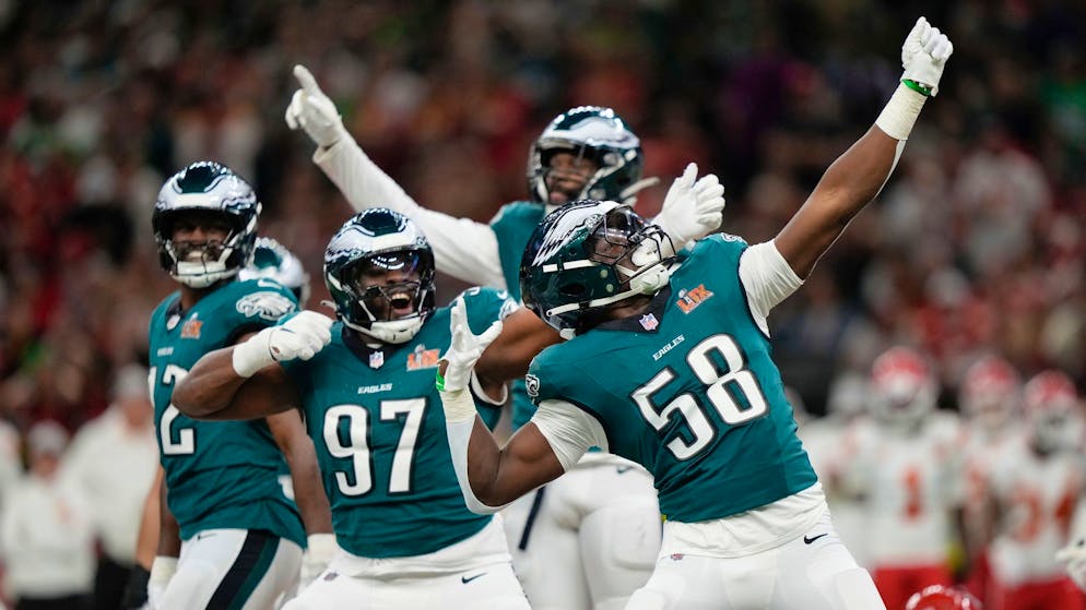 Revenge in the Super Bowl. Philadelphia Eagles completely humiliate Kansas City Chiefs