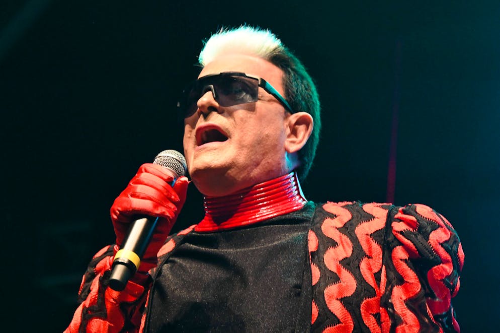 Cristiano Malgioglio al Pride Village di Padova nel 2023.