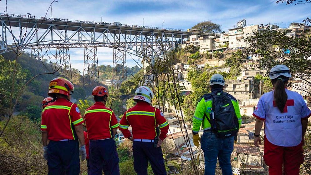 The bus with more than 70 passengers fell off a bridge into a ravine. (archive picture)
