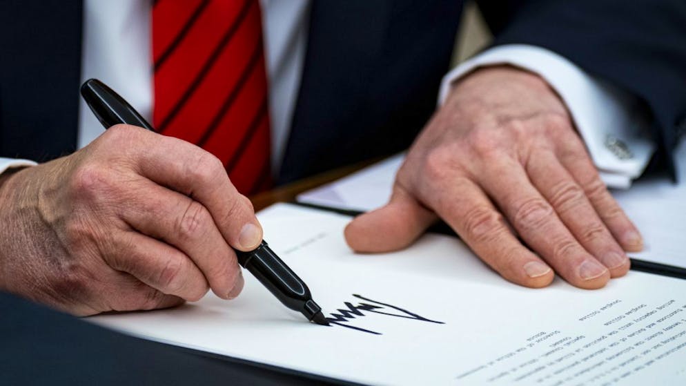 Stati Uniti. Trump firma i dazi su acciaio e alluminio, nel mirino anche l'Europa