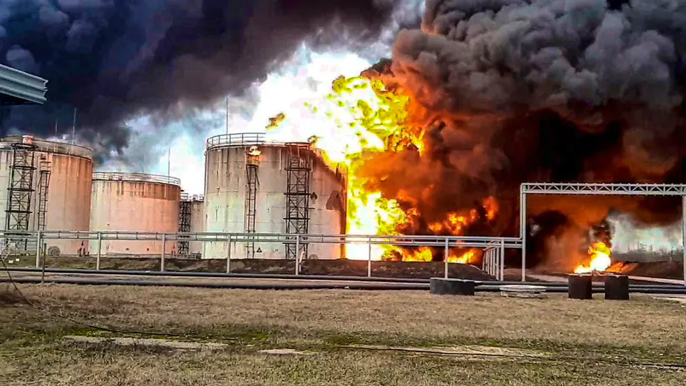 HANDOUT - An oil depot in Russia is on fire (archive photo). Photo: Uncredited/Russian Emergency Ministry Press Service/AP/dpa