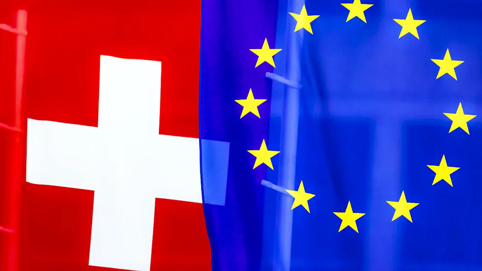 Bei einer allfälligen Abstimmung über die künftige Beziehung zwischen der Schweiz und der EU reicht nach Ansicht der Aussenpolitischen Kommission des Nationalrats das Volksmehr. (Symbolbild)