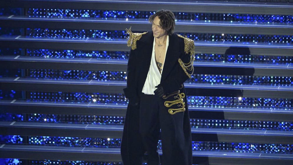 A tutto Festival. Il Sanremo dei look, tra Lady Oscar e Nosferatu