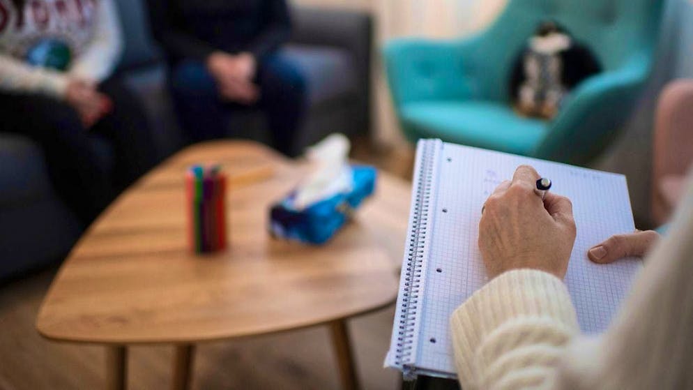 According to a study, ChatGPT performs better as a couples therapist than real therapists. (symbolic image)