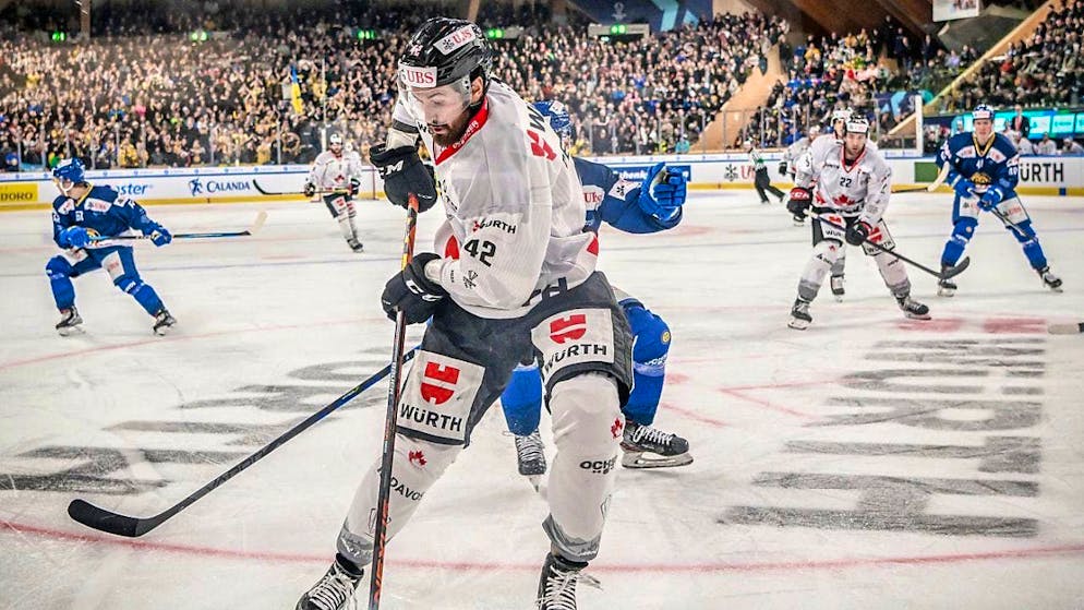 Brendan Perlini played in the 2022 Spengler Cup with Team Canada. He previously also played for Ambri in the National League.