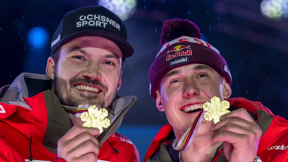 Schweizer zelebrieren ihre Festspiele an der WM in Saalbach - Gallery. Gold geht in der Team-Kombination an Loïc Meillard (links) und Franjo von Allmen