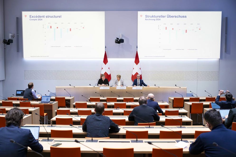 Per la prima volta dalla pandemia, il deficit della Confederazione è inferiore a un miliardo.