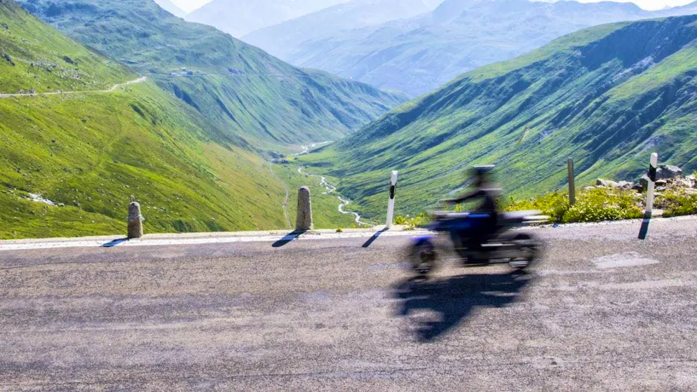 The number of serious motorcycle accidents involving young riders has increased. The Federal Council is therefore examining a higher minimum age for the corresponding driving licenses. (theme picture)