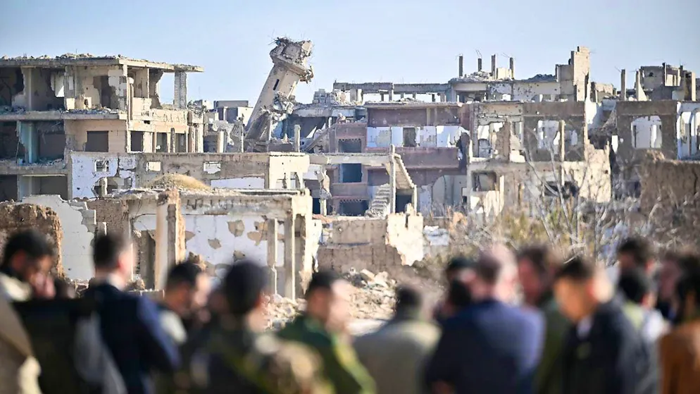ARCHIVE - A group with Svenja Schulze (SPD), Federal Minister for Economic Cooperation and Development, stands in the district of Djubar during a visit to Syria. Photo: Sebastian Gollnow/dpa