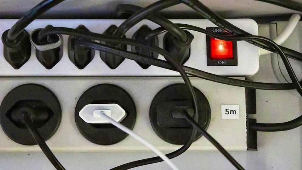 The price of electricity is currently a factor that strongly influences inflation in Switzerland. (symbolic image)