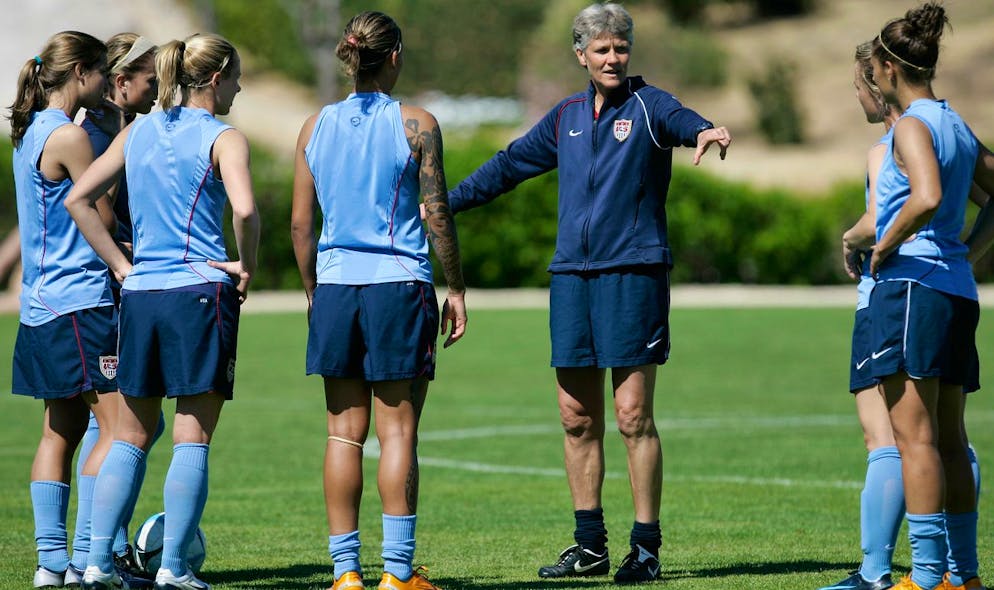 Sundhage ha potuto iniziare a vivere di solo calcio dopo essere stata nominata allenatrice della nazionale statunitense femminile nel 2008.
