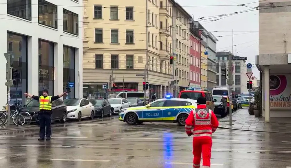 Fahrzeug in München in Menschengruppe gefahren - Gallery. Grosseinsatz in München.