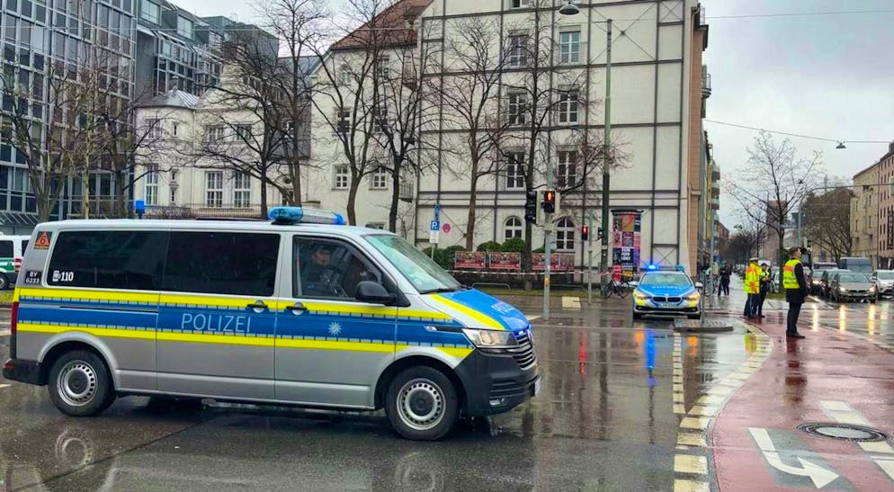 Vehicle driven into group of people in Munich - Gallery. Police "with strong forces" on the scene.