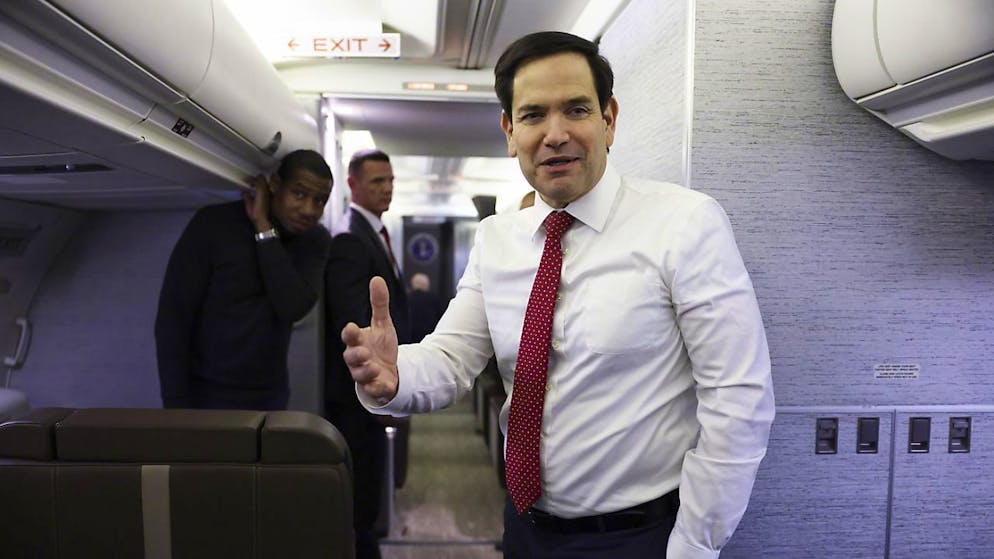 Il capo della diplomazia a stelle e strisce Marco Rubio, diretto alla conferenza di Monaco, è stato costretto a tornare indietro a causa di un problema meccanico al suo aereo.