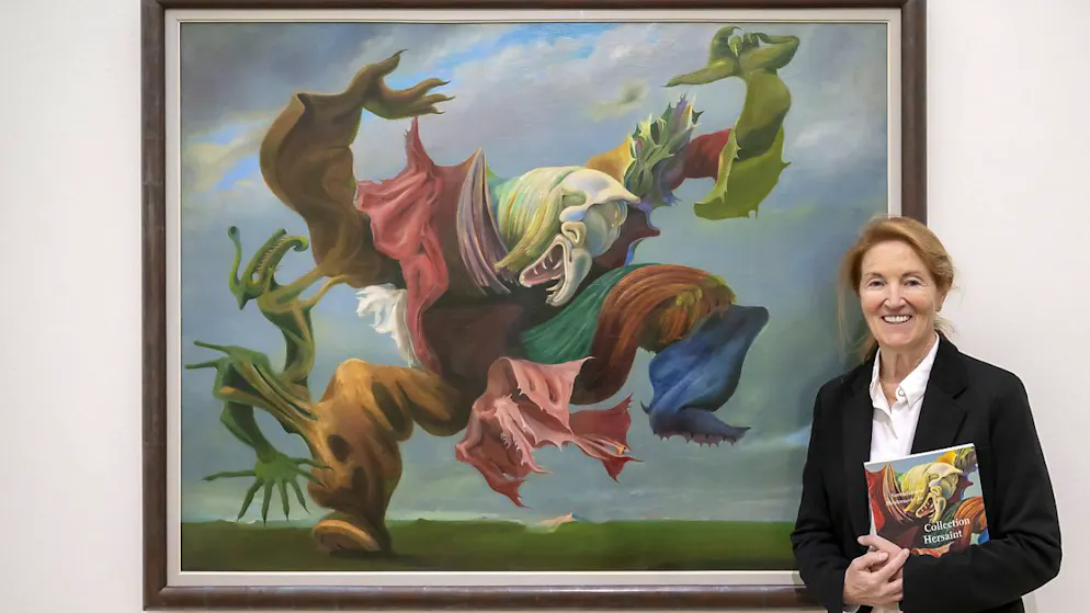 Chefs-d'oeuvre surréalistes à la Fondation Beyeler à Riehen (BS) - Gallery. Evangéline Hersaint, la fille du collectionneur Claude Hersaint, à côté de "L'ange du foyer (Le triomphe du surréalisme)", de Max Ernst, une oeuvre majeure du surréalisme exposée à la Fondation Beyeler dans le cadre de l'exposition "La Clef des songes".