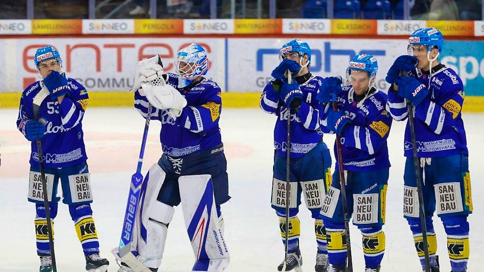 Disappointing faces among the players of EHC Kloten after their fifth defeat in a row