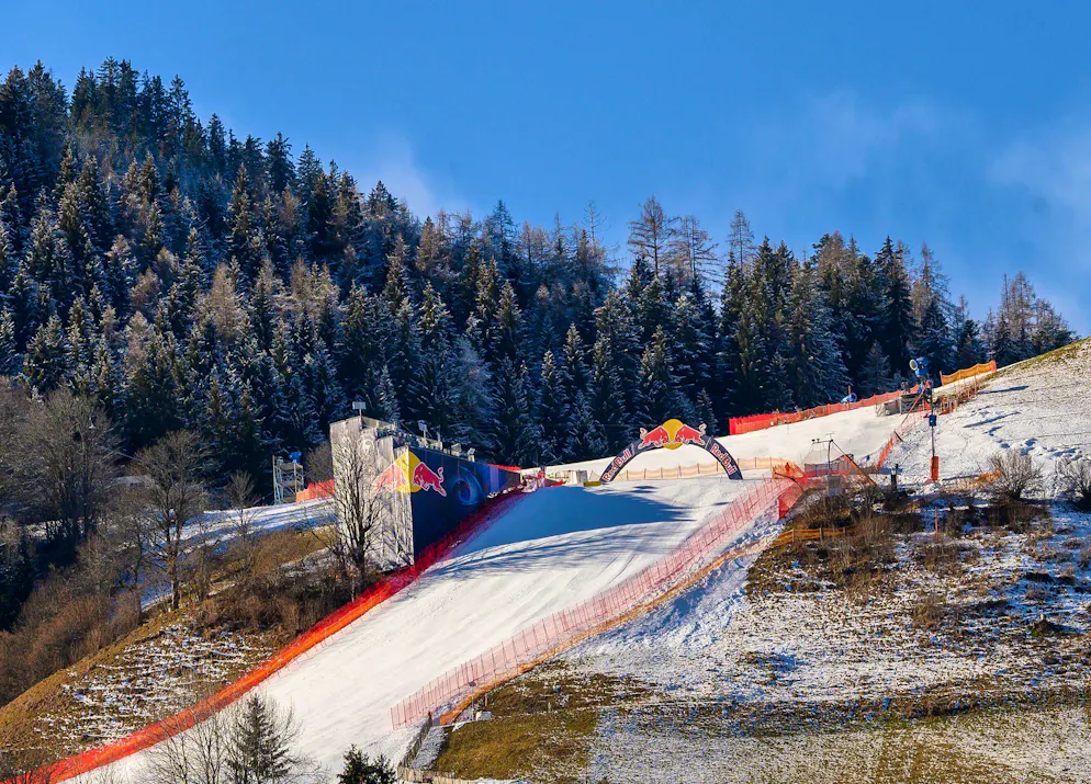 Le manque de neige observé depuis des années "peut poser un problème" d'image pour le sport.