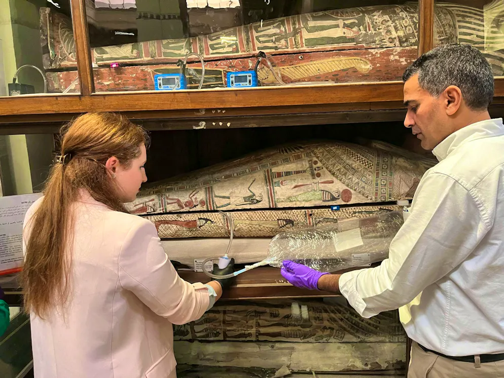 The scent of ancient Egyptian mummies. Emma Paolin and Abdelrazek Elnaggar from the University of Ljubljana took air samples in the Egyptian Museum in Cairo.
