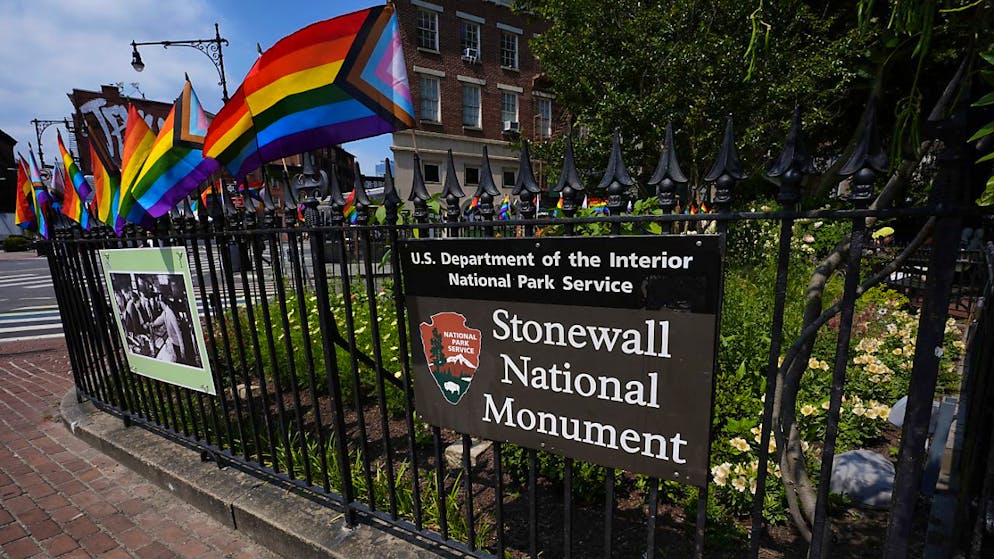 Lo Stonewall National Monument di New York in una foto di un anno fa. (foto d'archivio)