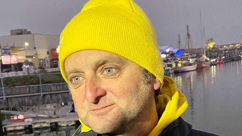Le skipper Arnaud Boissières (Mie Caline) s'est dit «soulagé d'être à terre».