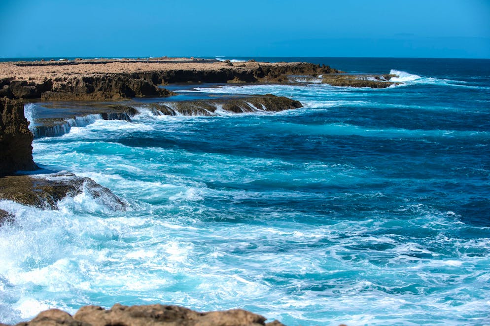 Le Bureau australien de météorologie a mis en garde les habitants contre l'éventualité d'une dangereuse marée de tempête lorsque le cyclone touchera terre.