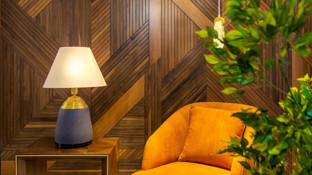 Modern table lamp. (symbolic image)