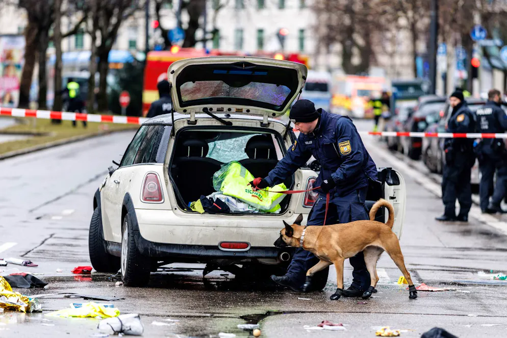 Der 24 Jahre alte Afghane war am Donnerstag mit seinem Auto in einen Demonstrationszug gefahren.