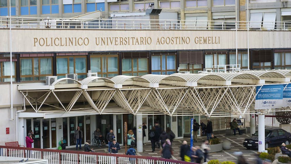 Il pontefice è ricoverato al Gemelli.