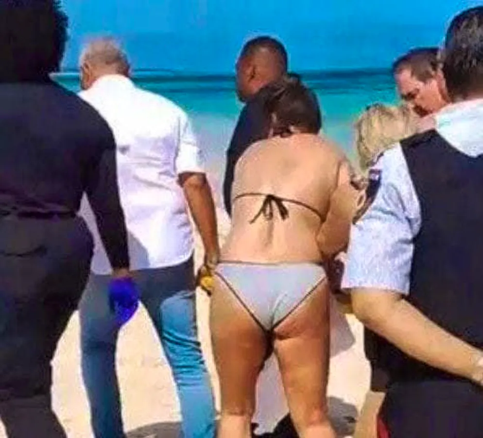 Numerous people present helped the woman. 