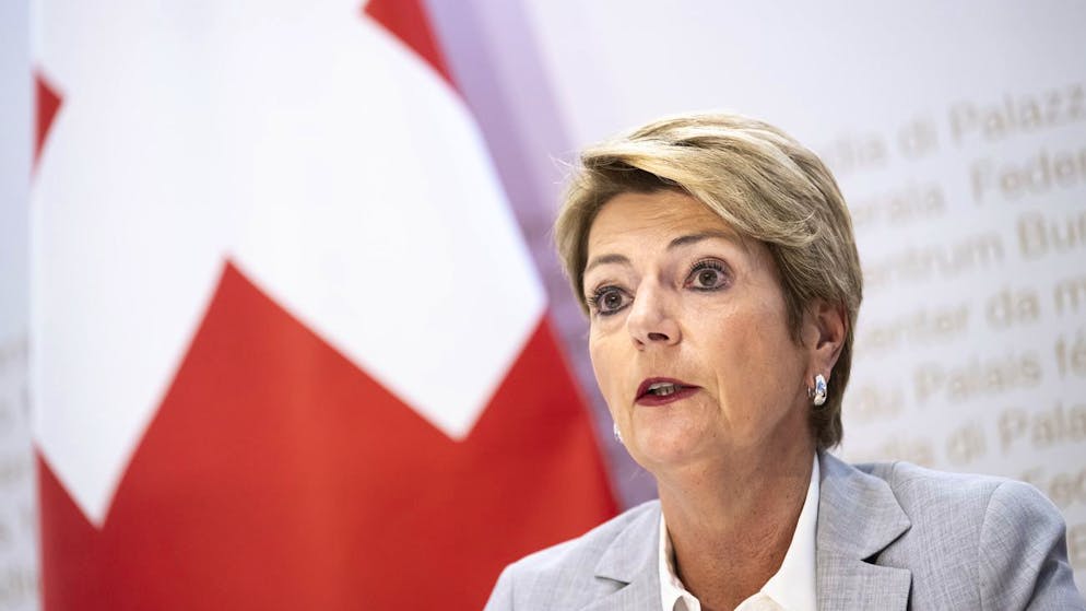 Bundespräsidentin Karin Keller-Sutter muss Kritik für ihr Lob der Rede von US-Vizepräsident J.D. Vance an der Sicherheitskonferenz in München einstecken.