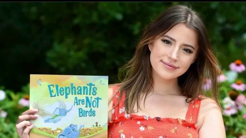 Ashley St. Clair ha scritto un libro sull'identità di genere.