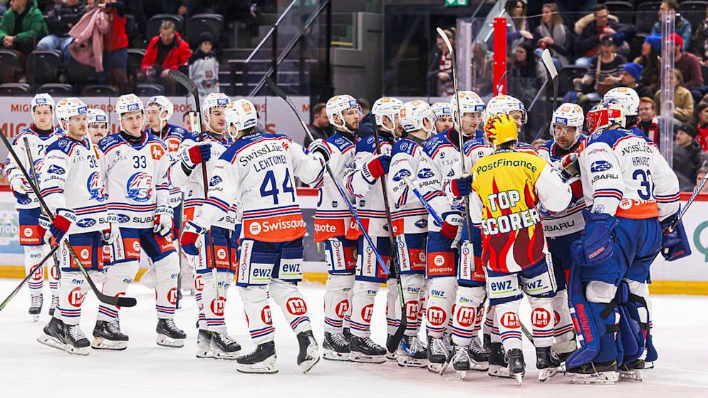 Les joueurs de Zurich célèbrent leur succès après les tirs au but.