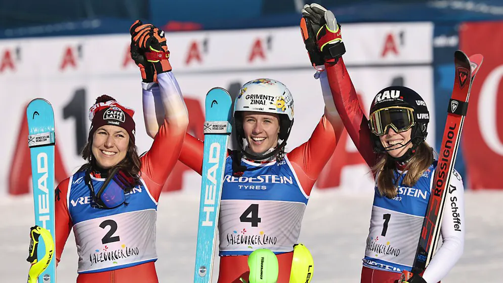 Camille Rast tat es Vreni Schneider gleich - Gallery. Die Medaillengewinnerinnen (v.l.): Wendy Holdener, Camille Rast, Katharina Liensberger