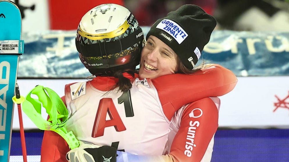 Camille Rast (right) and Wendy Holdener are the biggest Swiss trump cards in the World Championship slalom