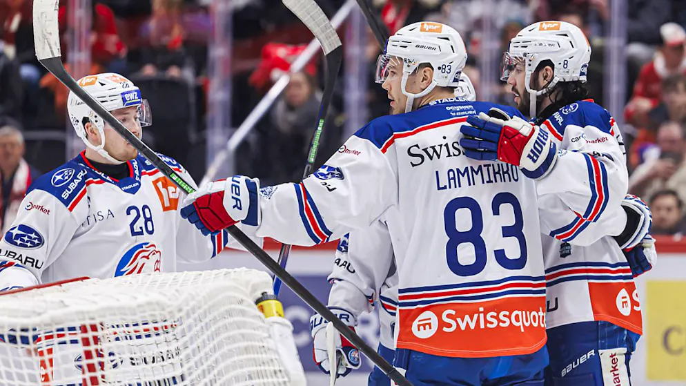 Die ZSC Lions gewinnen bei Leader Lausanne im Penaltyschiessen