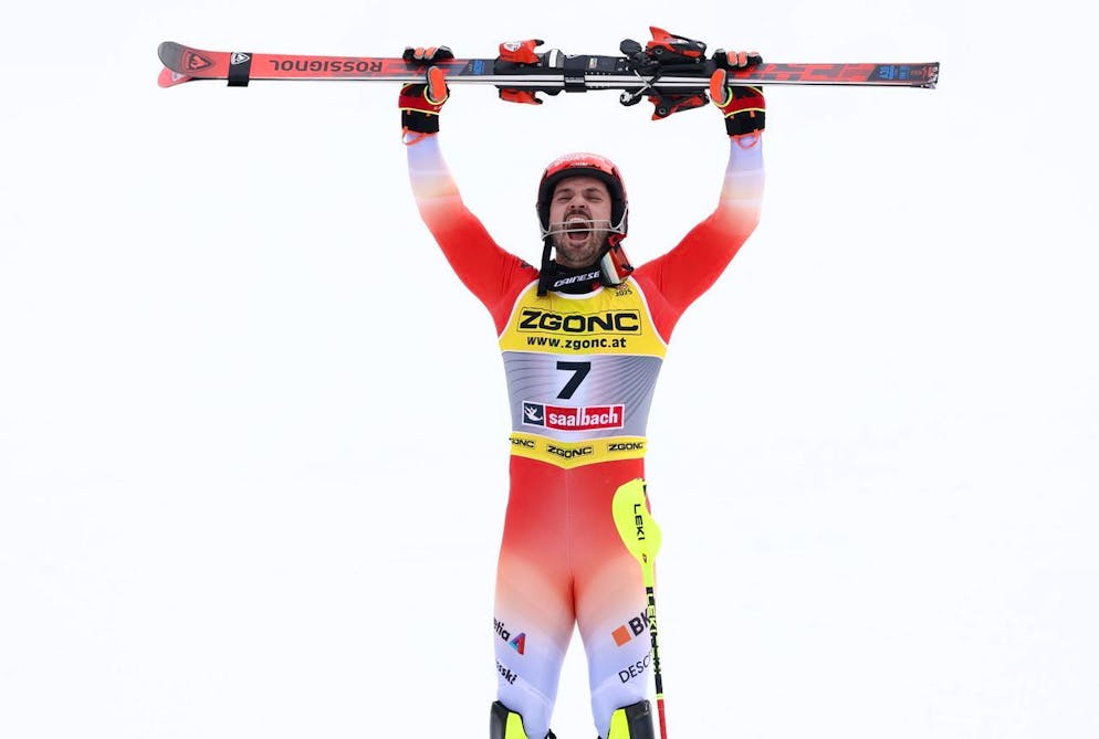 Loic Meillard festeggia la vittoria
